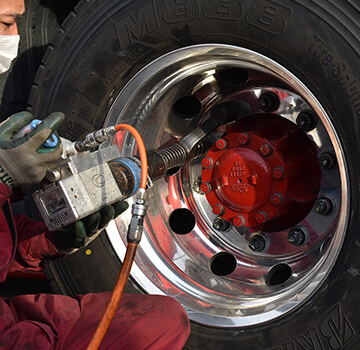 トルクレンチで緩みを最終確認